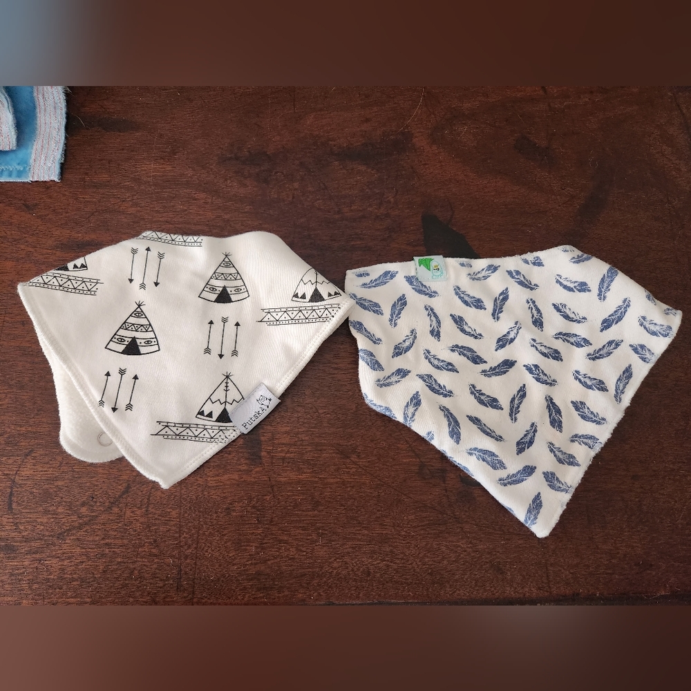 2 cotton print baby bibs